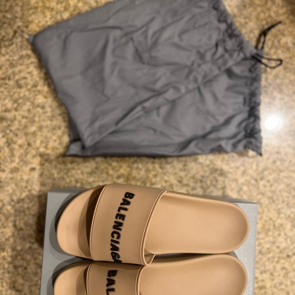 Balenciaga raised logo pool slides - Authentic - Picture 7 of 10